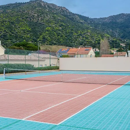 Saint Clair Pieds Dans L'eau Le Lavandou